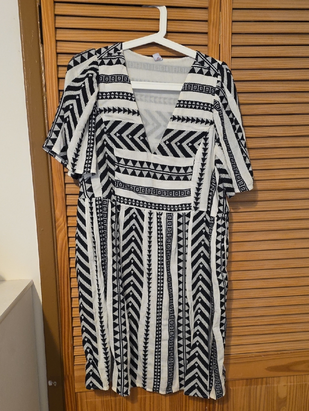 Old Navy Black & White Geometric Midi Dress